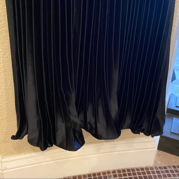VICI Black Pleated Long Dress Size Medium - Picture 4 of 8